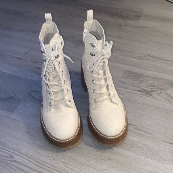 MIA Textured Boots - Picture 3 of 9